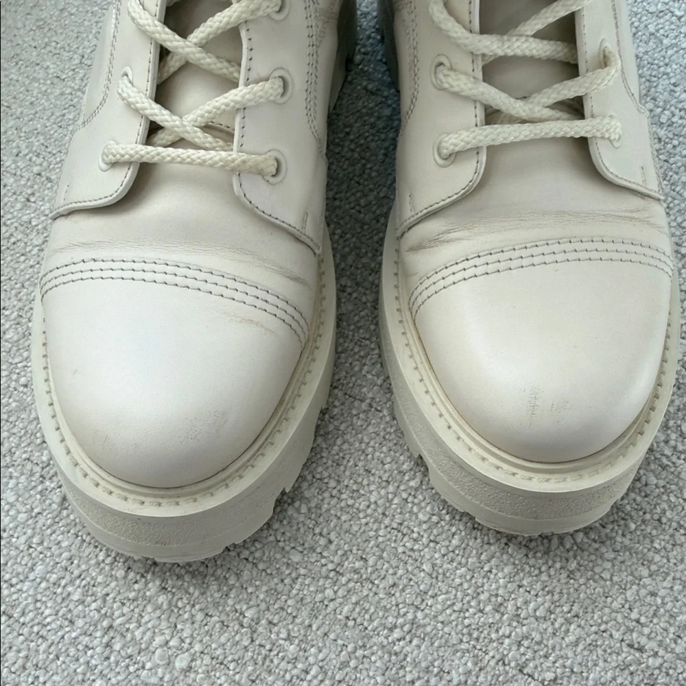 Dior D-Unit Ankle Boot
White Quilted Cannage Calfskin size 37 - Picture 9 of 9